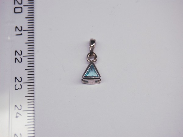 Stříbrný přívěsek - bleděmodrý trojúhelník