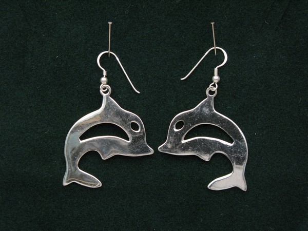Stříbrné náušnice delfín