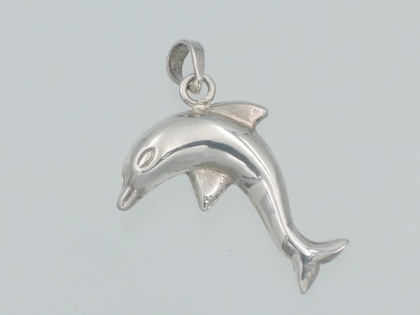 stříbrný přívěsek delfín